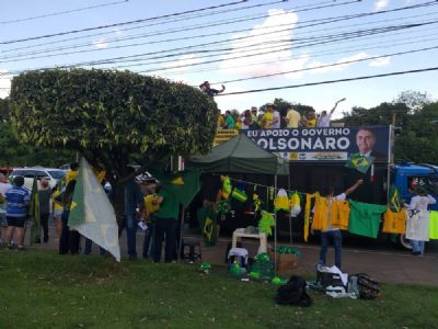 Grupo pr-Bolsonaro realiza ato a favor de Srgio Moro