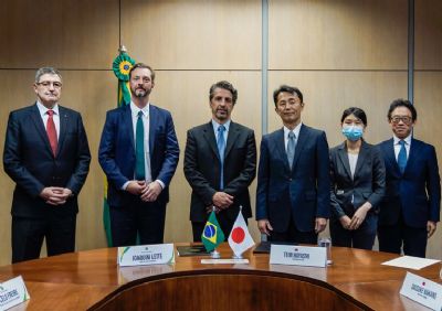 Brasil e Japo assinam primeiro acordo bilateral para fomento do mercado regulado de carbono