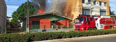 Incndio atinge hotel e hspedes deixam o local s pressas no primeiro dia do ano