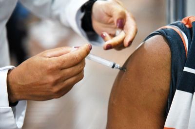Evento suspende polo de vacinao contra a covid na ALMT
