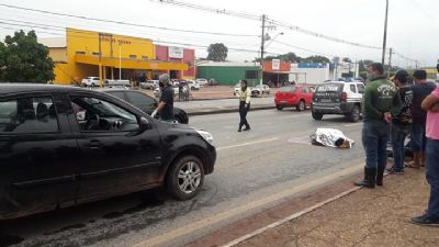 Homem morre atropelado em avenida de Cuiab