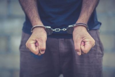Ex-marido  preso por ameaar estuprar e tentar matar a mulher