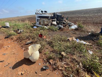 Quatro mortos em acidente com Kombi so identificados; sobreviventes apontam invaso de carreta