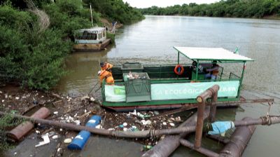 Prefeitura esclarece 'fake news' sobre paralisao da coleta fluvial no Rio Cuiab