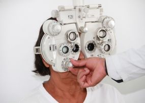 Mais de 150 idosos ganham exames de vista e armao de culos