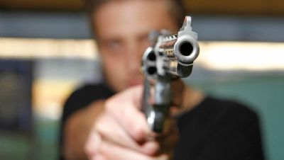 Assaltante leva R$100 de panificadora e mata homem com tiro na cabea