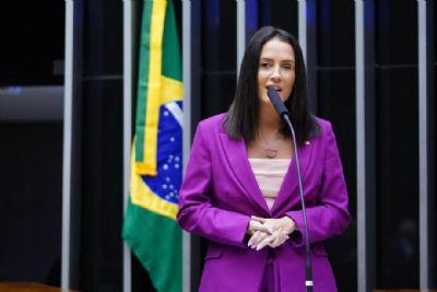 Amlia Barros notifica Embaixada Americana sobre paradeiro de Nicols Maduro