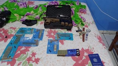 Polcia apreende drogas, arma e munies durante investigaes de furto ocorrido em Araguaiana