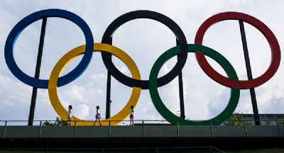 Atletas brasileiros no tero Casa Brasil nos Jogos Olmpicos do Japo