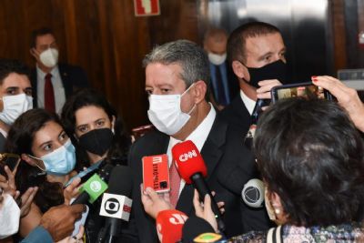 Lira critica 'insensibilidade' da Petrobras e classifica aumento dos combustveis de 'tapa na cara'