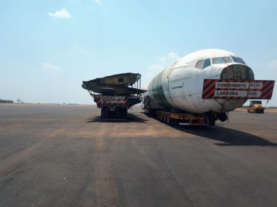 Asas do Boeing 727 chegam a Leverger