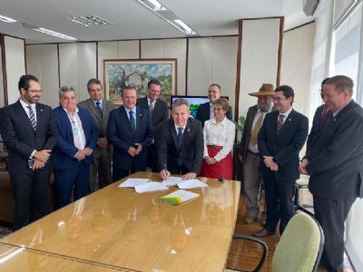 Mato Grosso assina termo de cooperao com Unio para agilizar regularizao fundiria