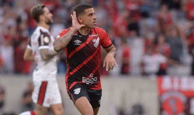 Athletico-PR supera Flamengo com gol do uruguaio Terans