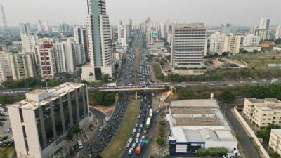 Fotos e vdeos | 'Mar de carros' toma conta das ruas de Cuiab em ato pr-Bolsonaro