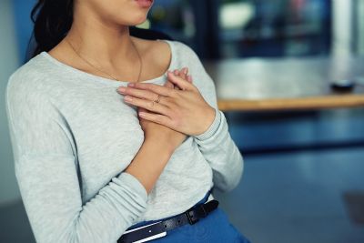 Azia e queimao no peito so principais sintomas do refluxo, explica especialista