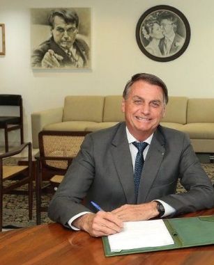 Bolsonaro sanciona mudanas na Lei Rouanet