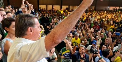 Vdeo | Ao som de 'mito', Bolsonaro traz eleio do 'bem contra o mal', cita uso do exrcito e critica pesquisas