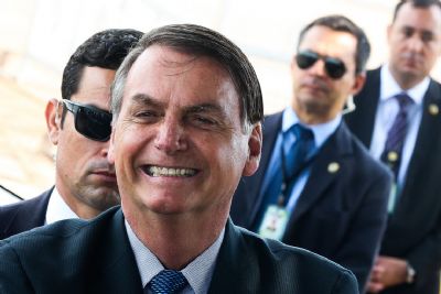 ' s no ir ilegalmente para os EUA', diz Bolsonaro sobre brasileiros deportados