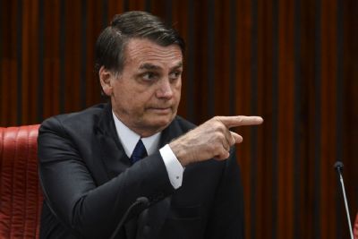 Bolsonaro responde sobre operao contra Flvio insinuando participao de Witzel