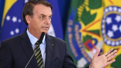 Aps procedimento dermatolgico, Bolsonaro fala em 'possibilidade de cncer de pele'