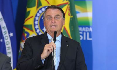 Bolsonaro zera PIS e Cofins do diesel e do gs de cozinha