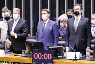 Vdeo | Bolsonaro cita garantias ao crdito, portabilidade de contas de luz e reforma tributria como prioridades