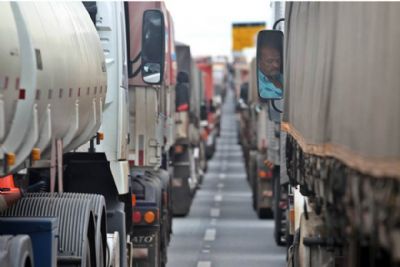 Sentimento de traio com aumento do diesel impulsiona greve dos caminhoneiros