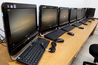 TCE vai doar computadores para escolas municipais com avaliao abaixo da mdia