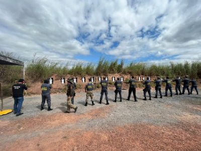 Policiais do Ciosp participam de capacitao de tiro com novo armamento