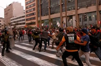 Protestos no Peru por novas eleies terminam com 5 presos e 20 feridos
