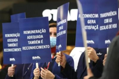 Aeronautas suspendem greve at domingo para anlise de nova proposta