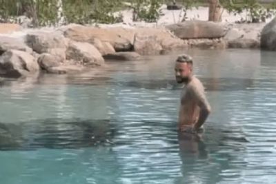 Ignorando interdio, Neymar inaugura lago da manso