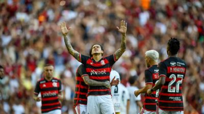 Em ritmo de folia, Flamengo derrota Volta Redonda no Maracan