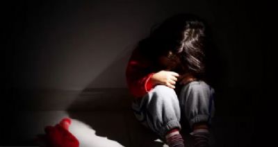 Me esconde celular no quarto da filha de cinco anos e flagra estupro