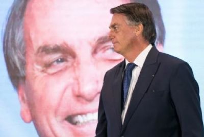 Bolsonaro diz que evitar concursos para proteger atuais servidores