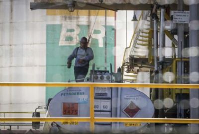 Petrobras anuncia reduo de R$ 0,15 no preo da gasolina