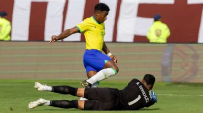 Pr-Olmpico: Endrick perde pnalti e Brasil cai diante do Paraguai