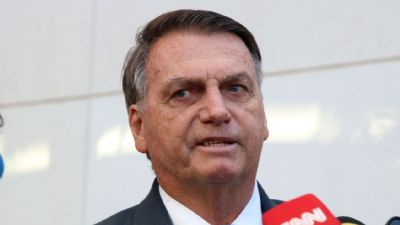 Moraes manda Bolsonaro entregar passaporte em investigao da Polcia Federal