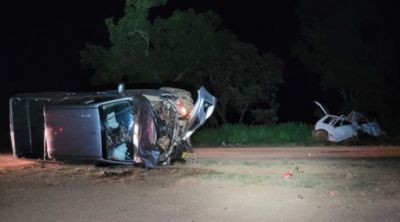 Acidente entre Hilux e Fiat Uno deixa trs pessoas mortas e uma gravemente ferida