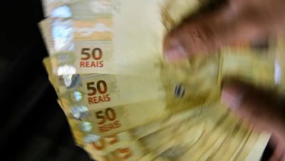 Governo prope salrio mnimo de R$ 1.502 em 2025