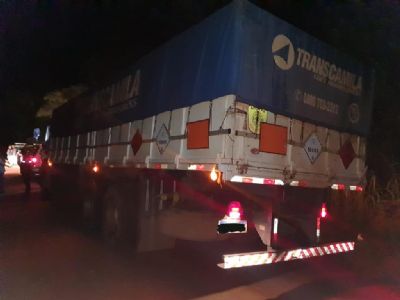 Caminhoneiro que transportava carga de R$ 700 mil em agrotxico  vtima de assalto