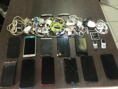 Policiais penais apreendem celulares, drogas e carregadores na Mata Grande