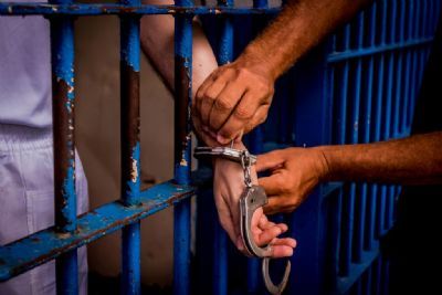 Defensoria pede testagem de 9,6 mil presos e policiais penais de MT