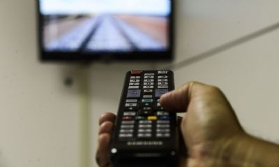 Jovens de at 24 anos veem 7 vezes menos TV aberta do que idosos