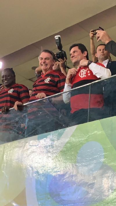 Bolsonaro e Moro assistem ao jogo Flamengo e CSA no Man Garrincha