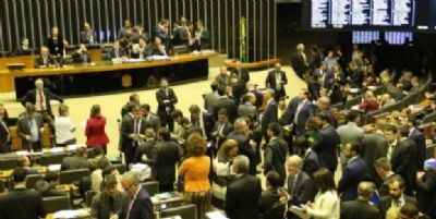 34 deputados contrariam partidos ao votar na reforma da Previdncia