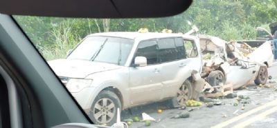 Vdeo | Acidente entre dois carros deixa ao menos um morto na Estrada da Guia