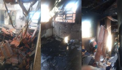 ​<Font color=Orange> Vdeos e Fotos </font color> | Me de 4 filhos, moradora que teve casa incendiada em VG pede ajuda para reconstruir a vida
