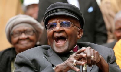 Nobel da Paz, ativista antiaparheid Desmond Tutu morre aos 90 anos