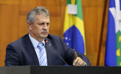 Aps divergncia, Dilmar entrega liderana do governo depois do recesso